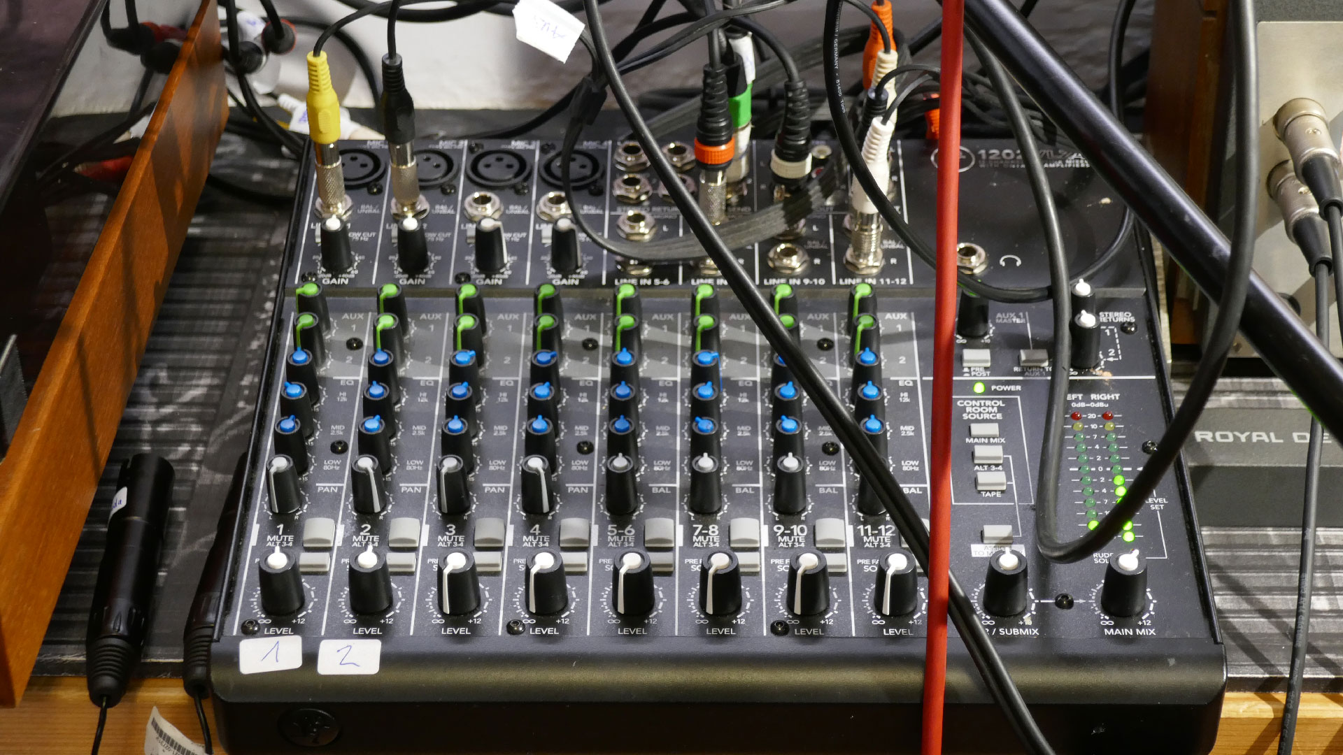 2023-08-10 Abspielen Trommeln im Regen Tape Echo Mix (Audio)